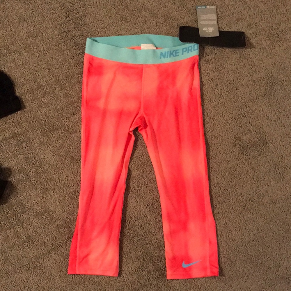 NWT Nike Pro Cropped Leggings Youth Large